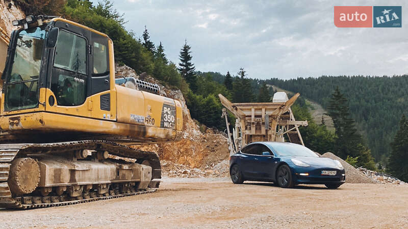 Седан Tesla Model 3 2018 в Киеве