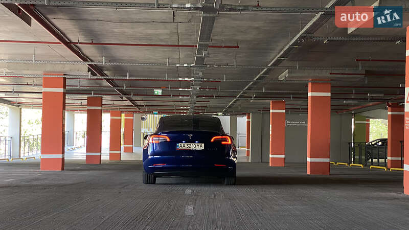 Седан Tesla Model 3 2018 в Киеве