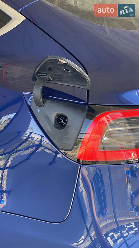 Седан Tesla Model 3 2018 в Киеве
