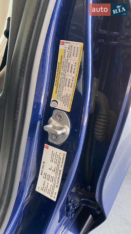 Седан Tesla Model 3 2018 в Киеве