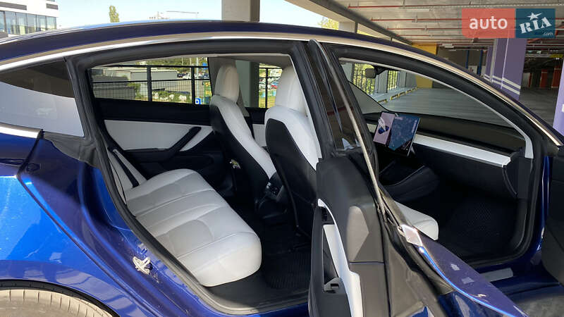 Седан Tesla Model 3 2018 в Киеве
