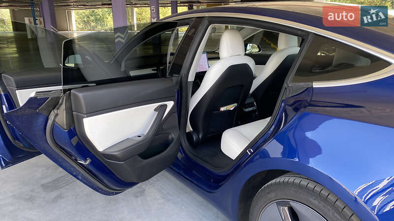 Седан Tesla Model 3 2018 в Киеве