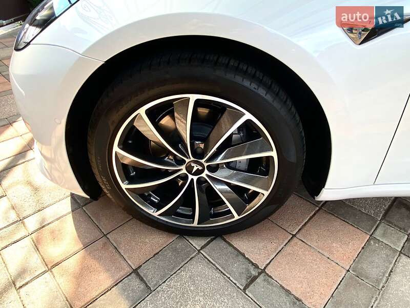 Седан Tesla Model 3 2020 в Киеве