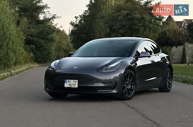 TESLA MODEL 3 2021
