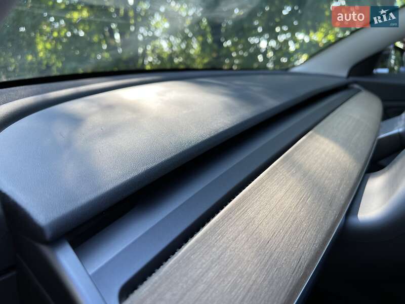 Седан Tesla Model 3 2019 в Киеве