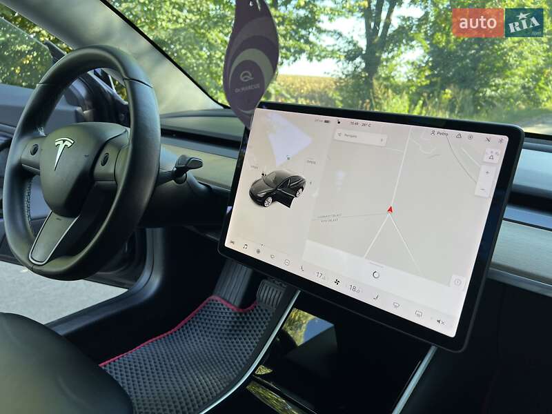 Седан Tesla Model 3 2019 в Киеве