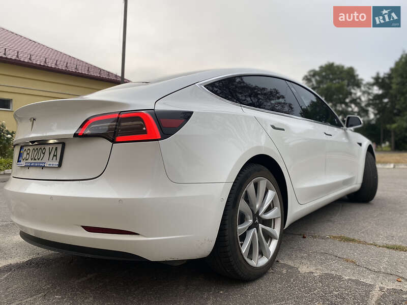 Седан Tesla Model 3 2018 в Чернигове