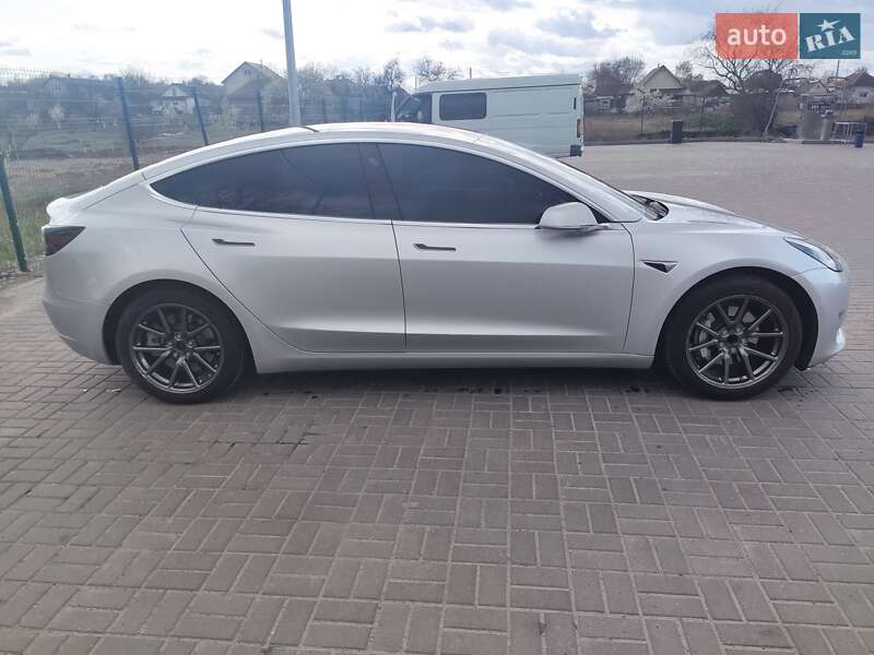 Седан Tesla Model 3 2017 в Ивано-Франковске