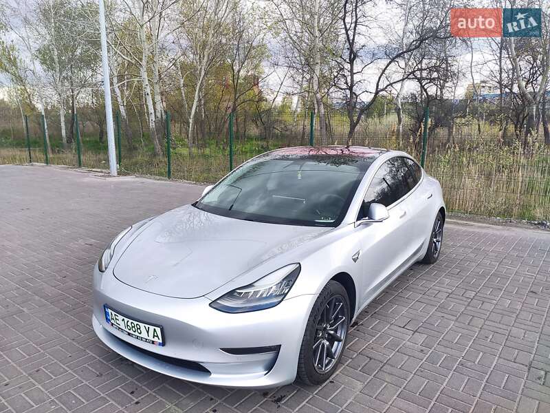 Седан Tesla Model 3 2017 в Ивано-Франковске