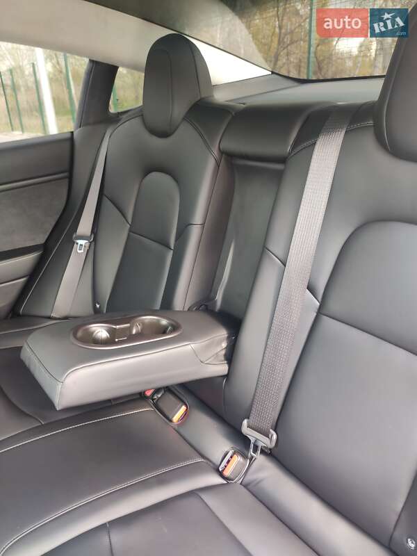 Седан Tesla Model 3 2017 в Ивано-Франковске