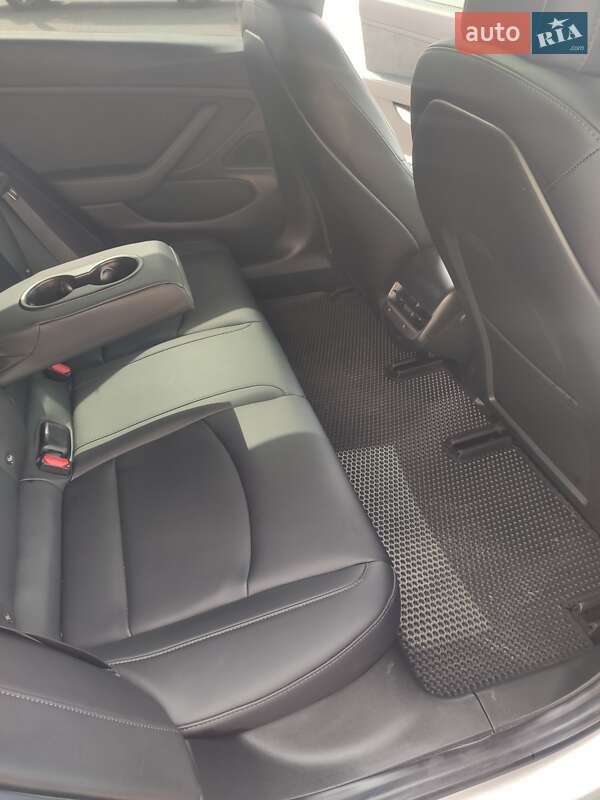 Седан Tesla Model 3 2017 в Ивано-Франковске