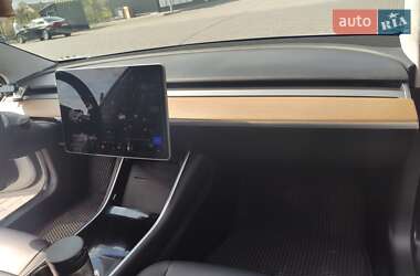 Седан Tesla Model 3 2017 в 