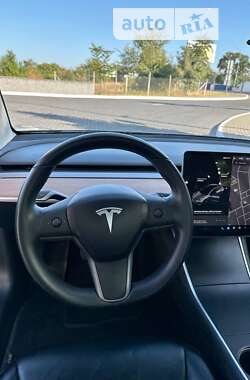 Седан Tesla Model 3 2018 в Одесі