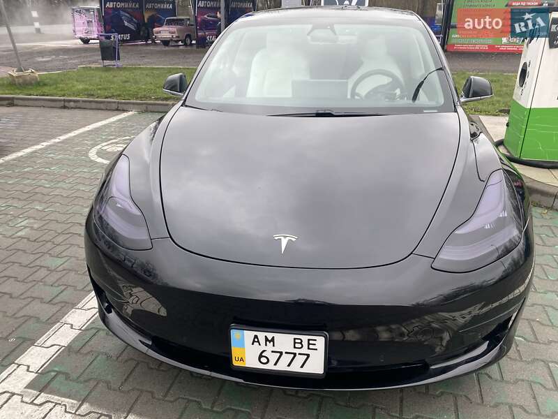 Седан Tesla Model 3 2019 в Киеве