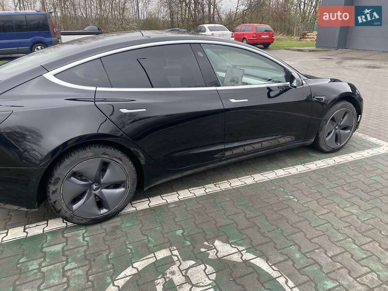 Седан Tesla Model 3 2019 в Киеве