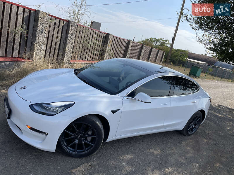 Седан Tesla Model 3 2019 в Одессе