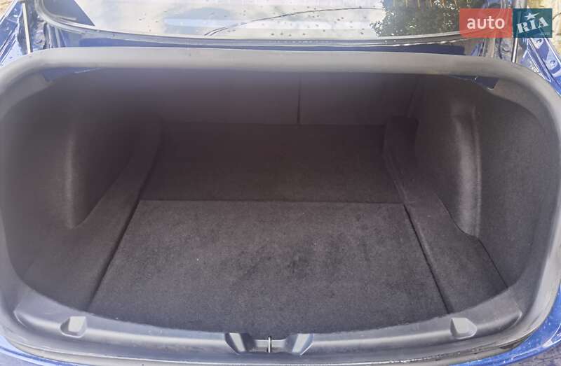Седан Tesla Model 3 2018 в Львові