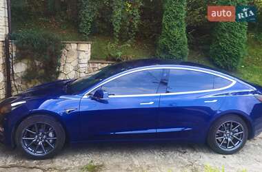 Седан Tesla Model 3 2018 в Львове