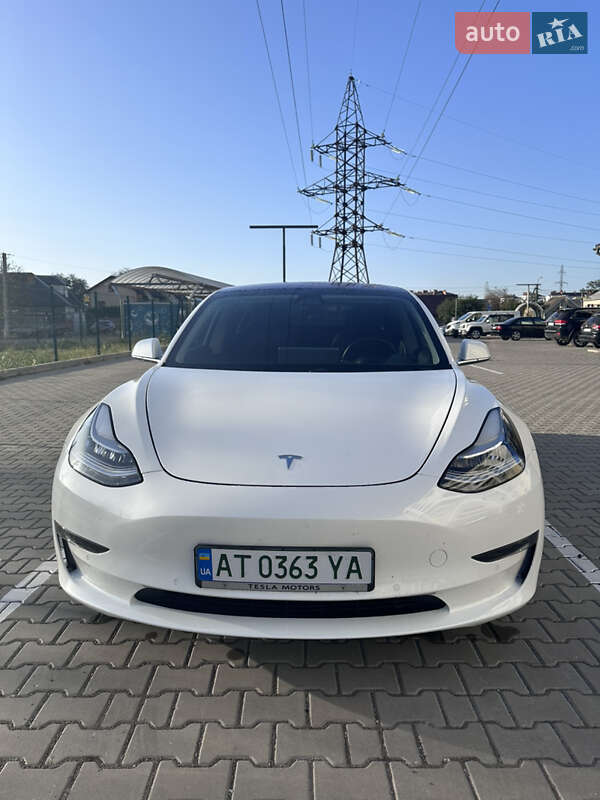 Седан Tesla Model 3 2019 в Івано-Франківську