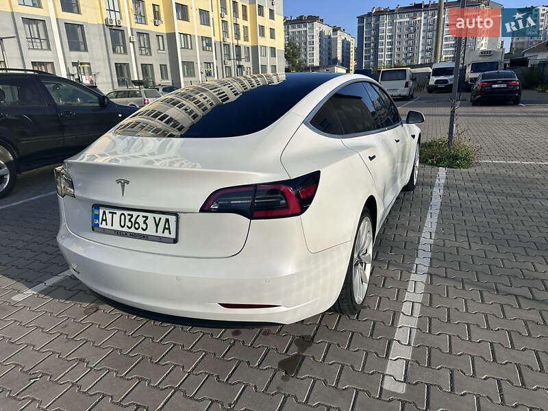 Седан Tesla Model 3 2019 в Івано-Франківську