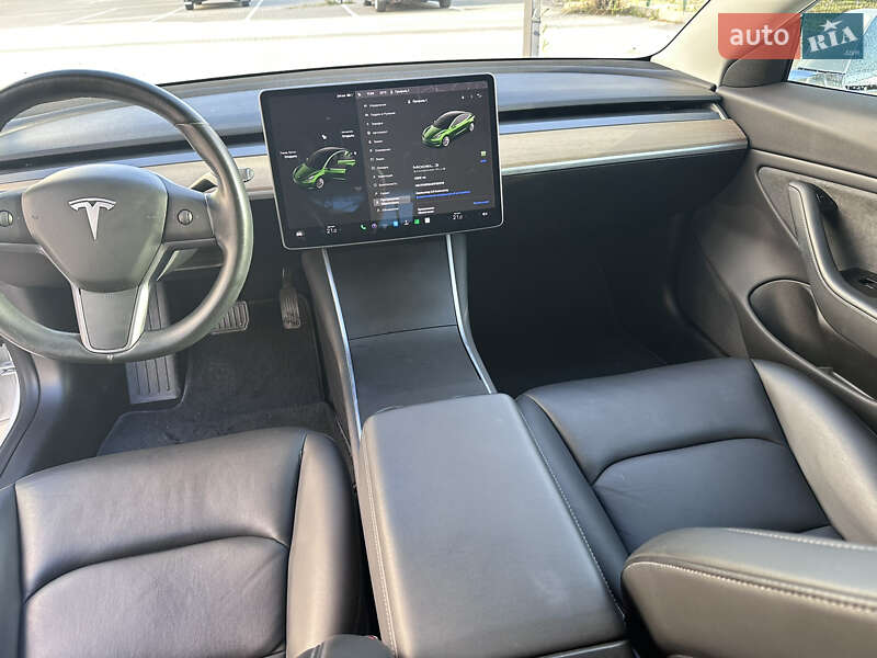 Седан Tesla Model 3 2019 в Івано-Франківську