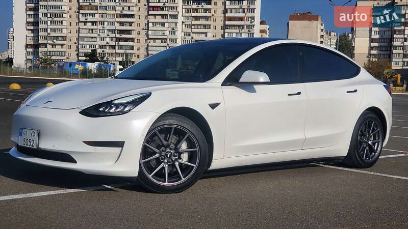 Седан Tesla Model 3 2019 в Киеве
