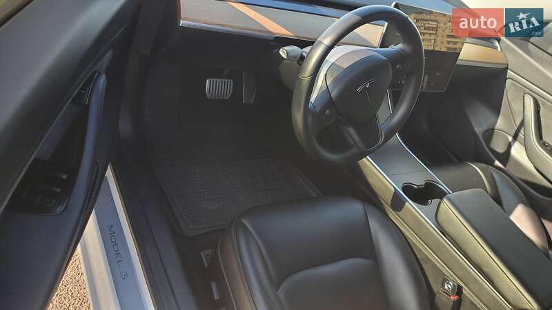 Седан Tesla Model 3 2019 в Киеве