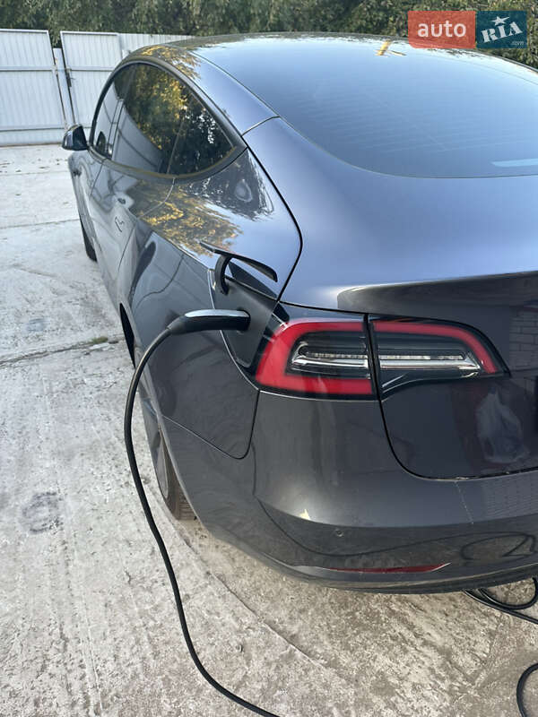 Седан Tesla Model 3 2022 в Виннице