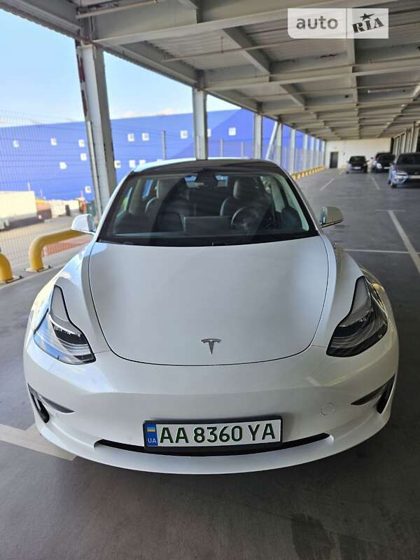 Седан Tesla Model 3 2019 в 