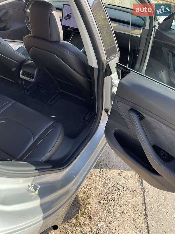 Седан Tesla Model 3 2018 в Києві