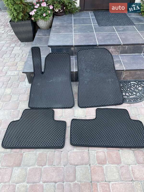 Седан Tesla Model 3 2018 в Києві