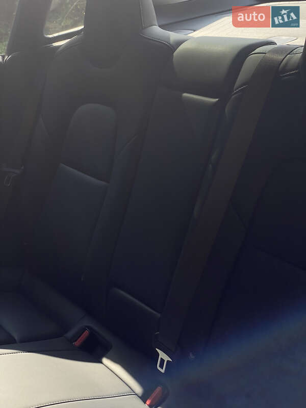 Седан Tesla Model 3 2018 в Ровно