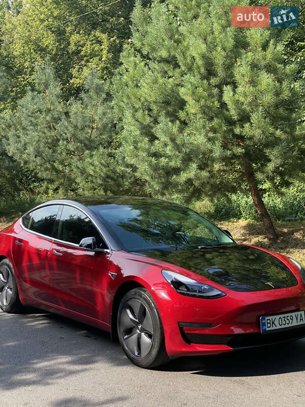 Седан Tesla Model 3 2018 в Ровно