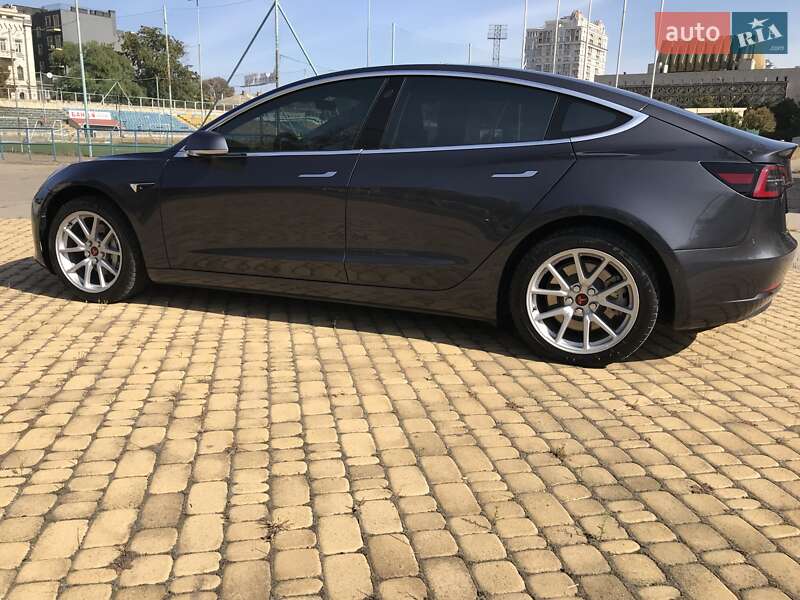 Седан Tesla Model 3 2018 в Одесі