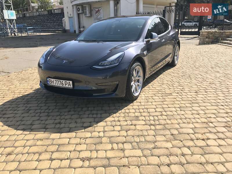 Седан Tesla Model 3 2018 в Одесі