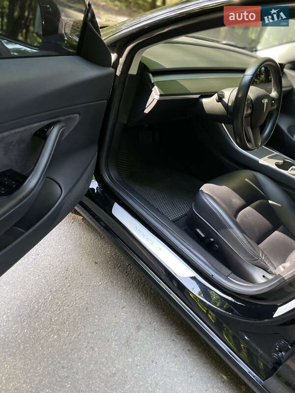 Седан Tesla Model 3 2018 в Харкові