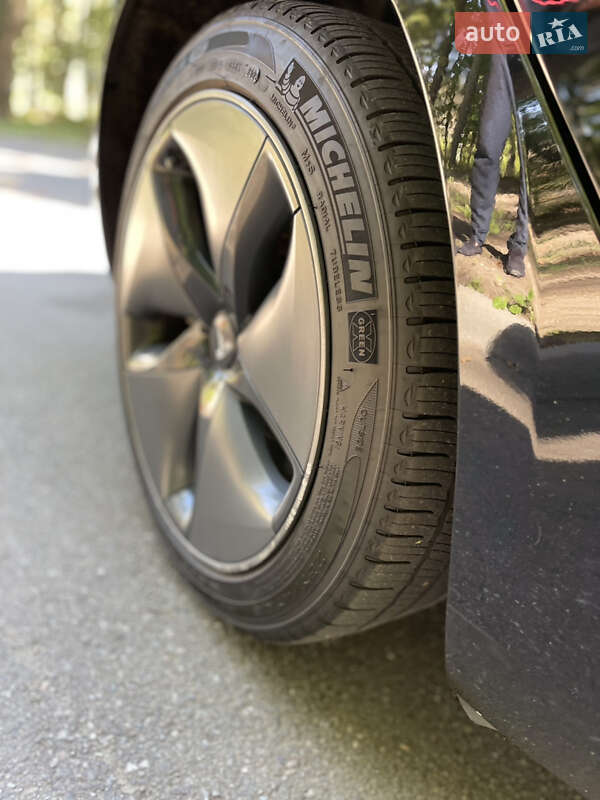 Седан Tesla Model 3 2018 в Харкові