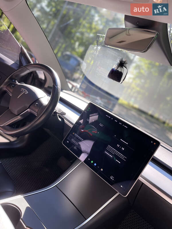 Седан Tesla Model 3 2018 в Харкові