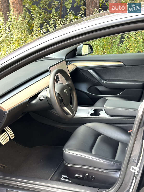 Седан Tesla Model 3 2021 в Києві