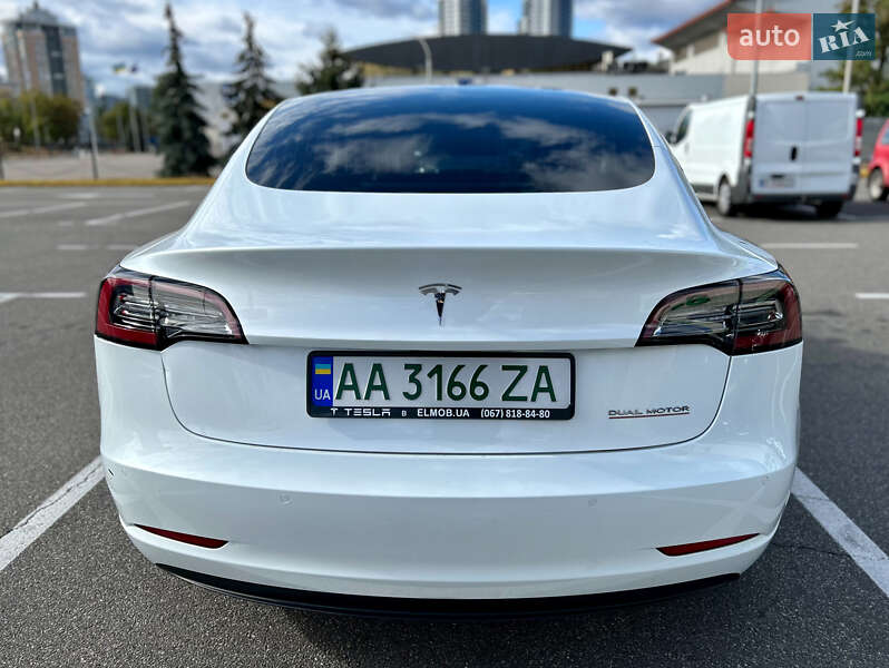 Седан Tesla Model 3 2019 в Киеве