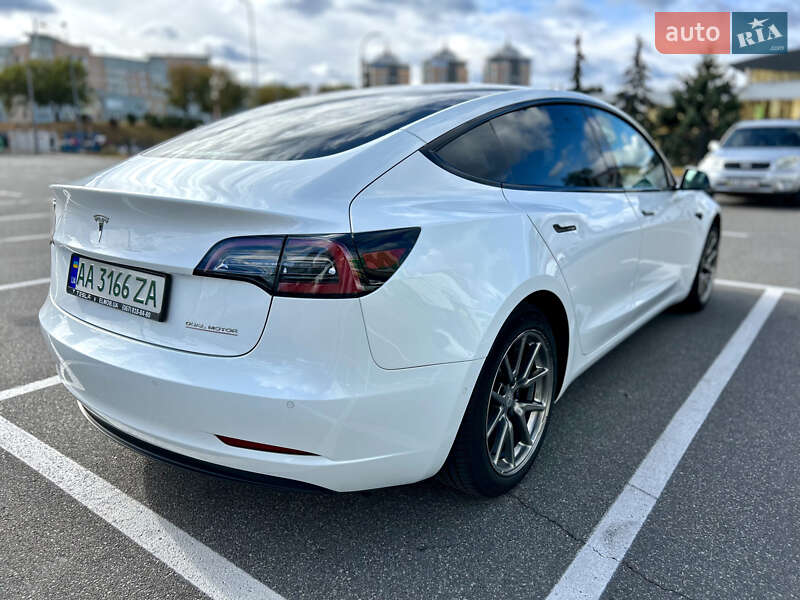 Седан Tesla Model 3 2019 в Киеве