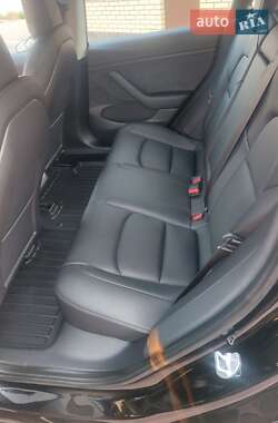 Седан Tesla Model 3 2021 в 