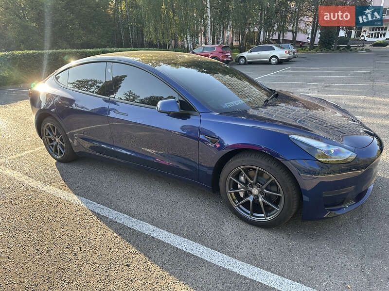 Седан Tesla Model 3 2023 в Сумах