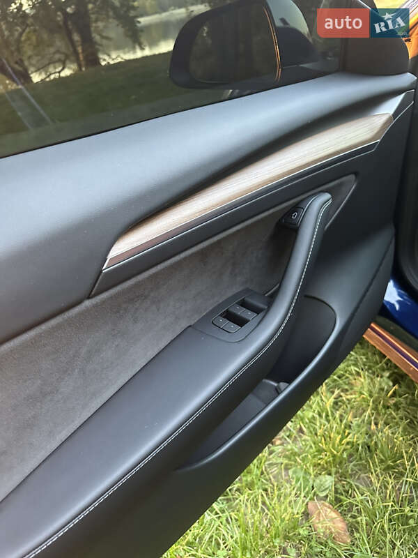 Седан Tesla Model 3 2023 в Сумах