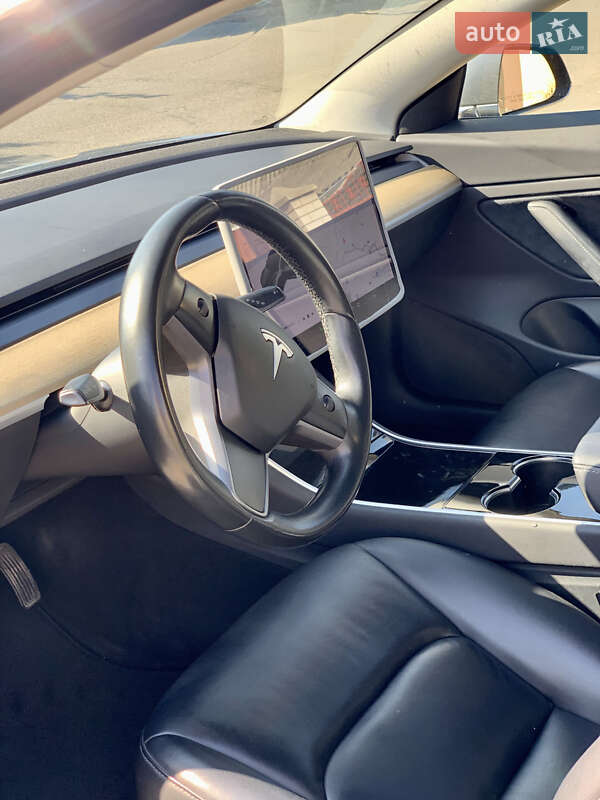 Седан Tesla Model 3 2018 в Білій Церкві