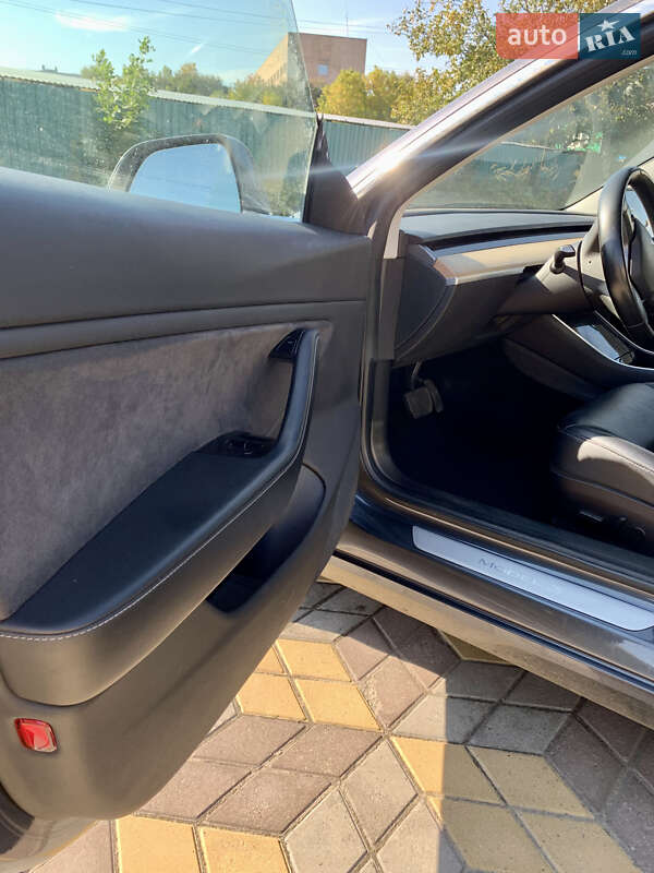 Седан Tesla Model 3 2018 в Белой Церкви