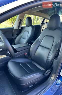Седан Tesla Model 3 2019 в 