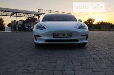 Седан Tesla Model 3 2019 в Звягелі