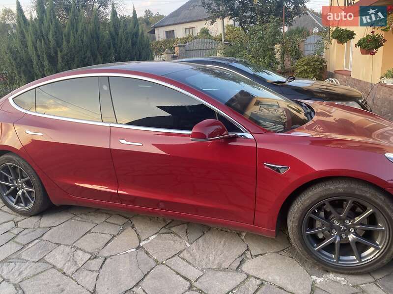 Седан Tesla Model 3 2018 в Ужгороде