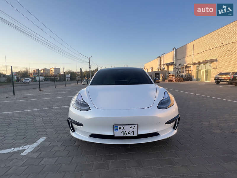 Седан Tesla Model 3 2022 в Днепре